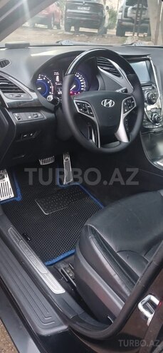 Hyundai Azera-11