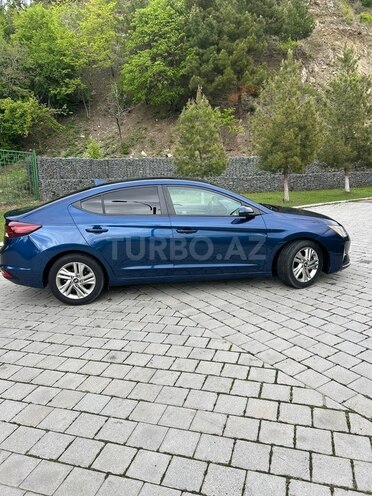 Hyundai Elantra-4