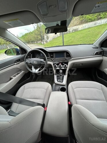 Hyundai Elantra-15