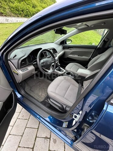 Hyundai Elantra-14