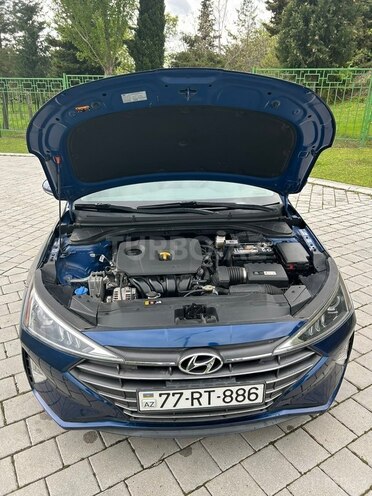 Hyundai Elantra-13