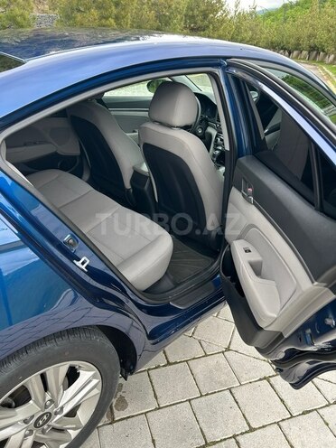 Hyundai Elantra-12