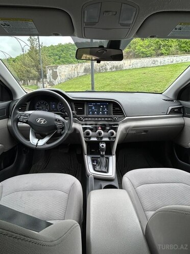 Hyundai Elantra-18