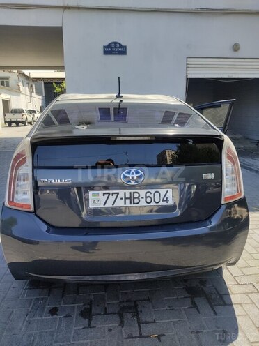 Toyota Prius-2