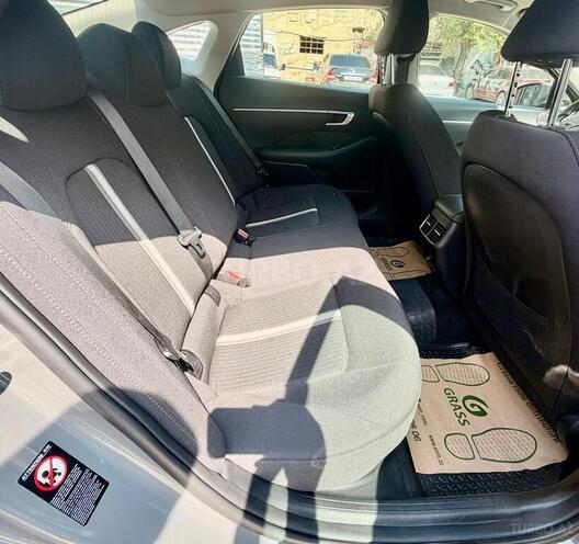 Hyundai Sonata-14