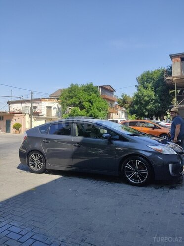 Toyota Prius-4