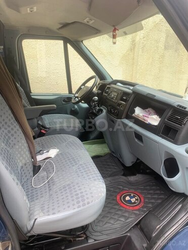 Ford Transit-8
