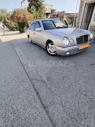 Mercedes E 200-3