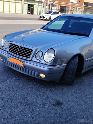 Mercedes E 200-4