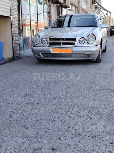 Mercedes E 200-5