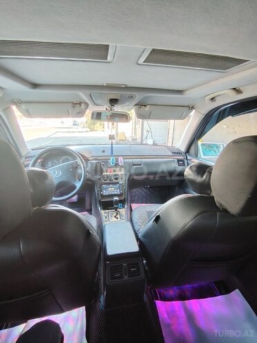 Mercedes E 200-10