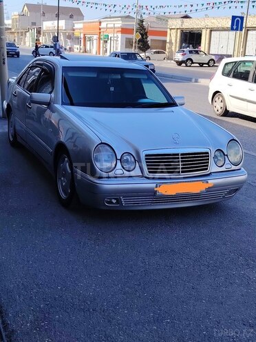 Mercedes E 200-19