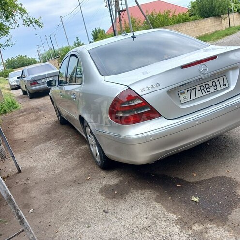 Mercedes E 220-3