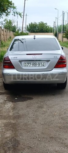Mercedes E 220-2