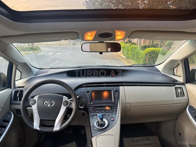 Toyota Prius-5