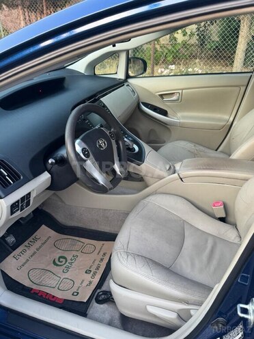 Toyota Prius-9