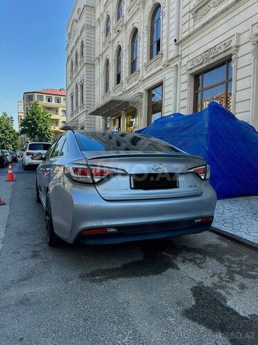 Hyundai Sonata-4