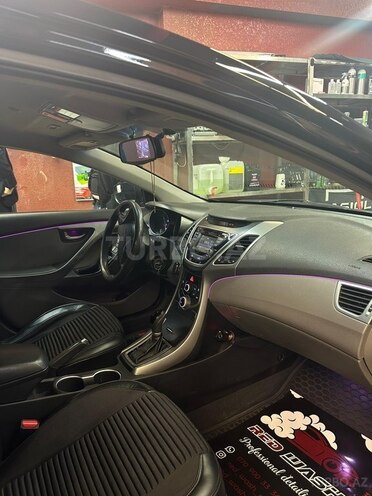 Hyundai Elantra-7