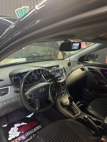 Hyundai Elantra-6
