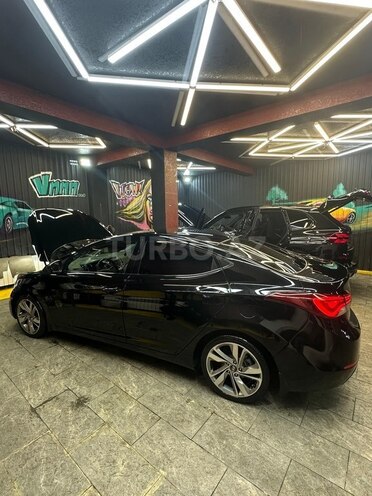 Hyundai Elantra-2