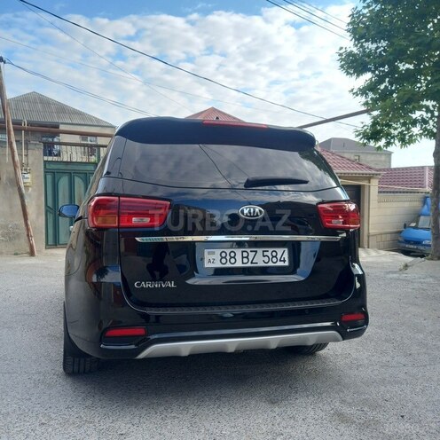 Kia Carnival-9