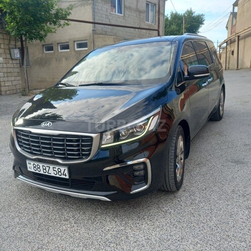 Kia Carnival-1