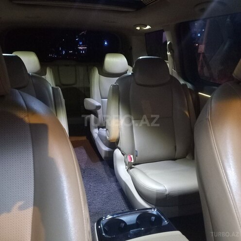 Kia Carnival-20