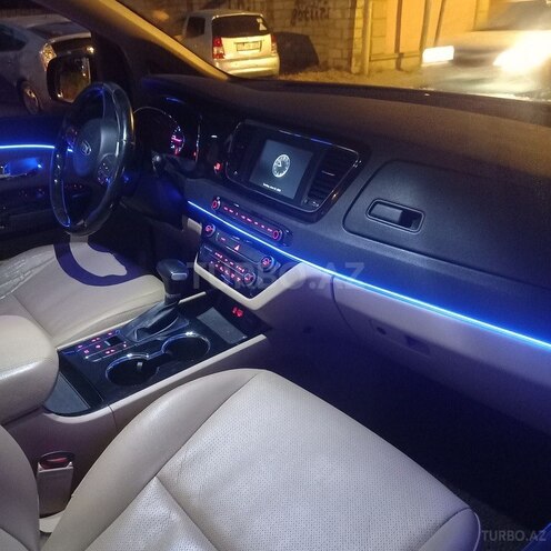 Kia Carnival-13