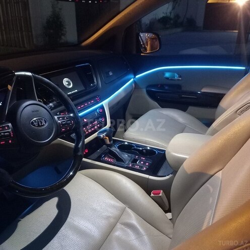 Kia Carnival-17