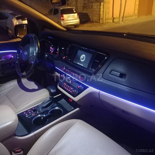 Kia Carnival-12