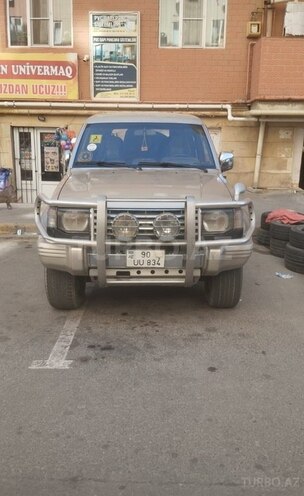 Mitsubishi Pajero-1