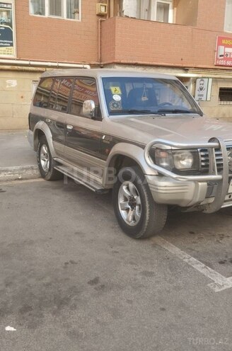 Mitsubishi Pajero-3