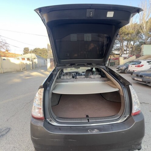Toyota Prius-5