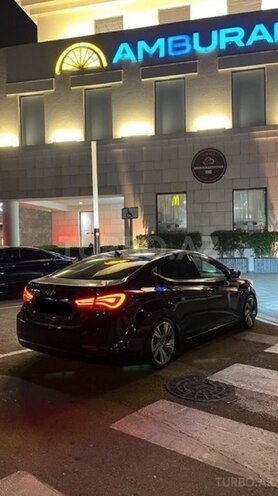 Hyundai Elantra-9