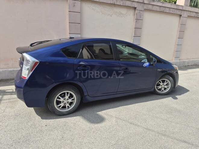 Toyota Prius-4