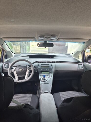 Toyota Prius-8