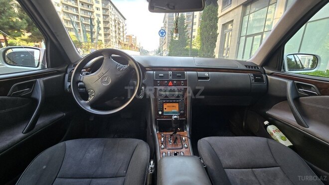 Mercedes E 240-3