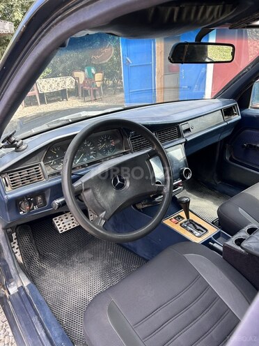 Mercedes 190-9
