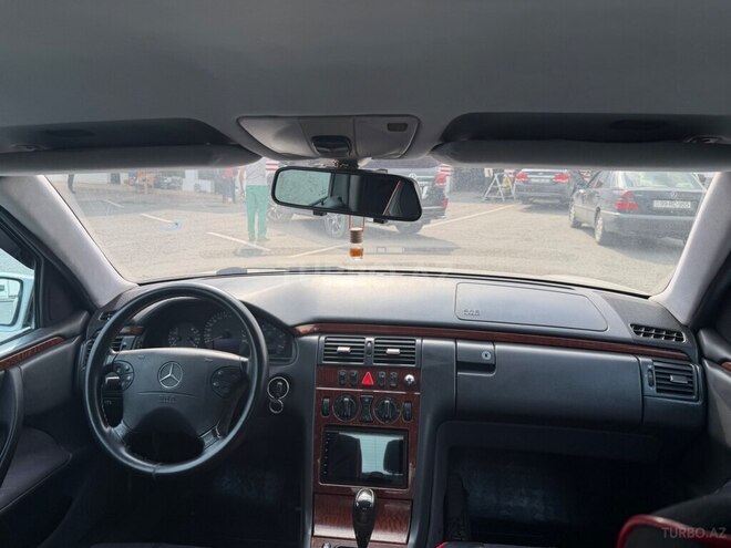 Mercedes E 270-3