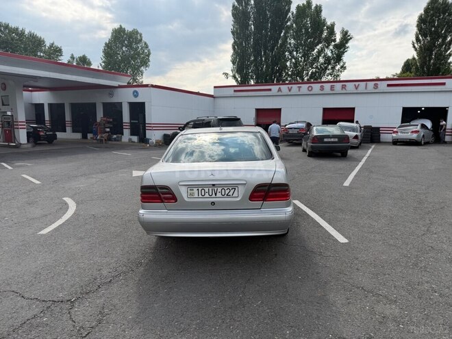 Mercedes E 270-2