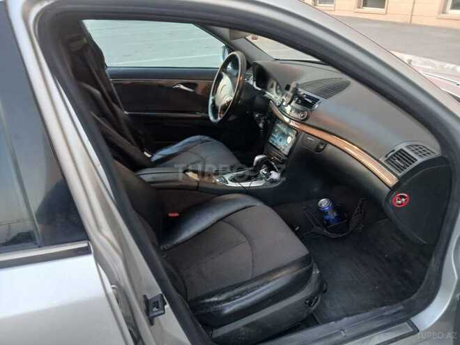 Mercedes E 200-11