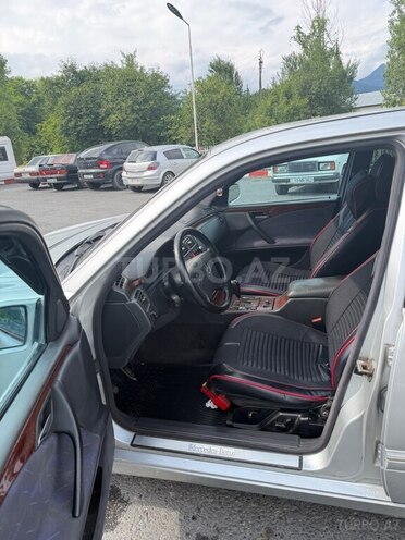 Mercedes E 270-6