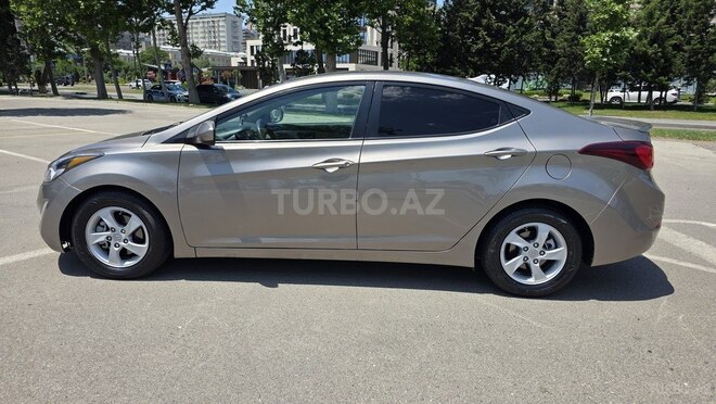 Hyundai Elantra-3
