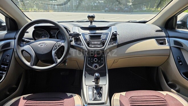 Hyundai Elantra-9