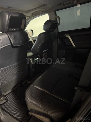 Toyota Land Cruiser Prado-6