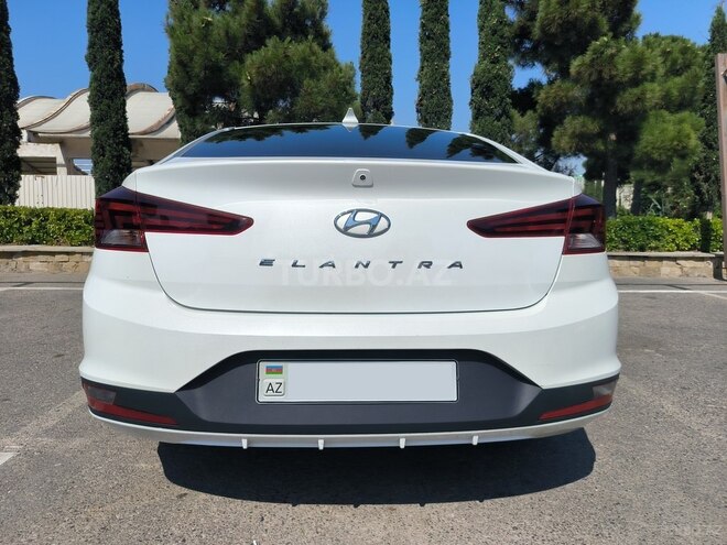 Hyundai Elantra-4