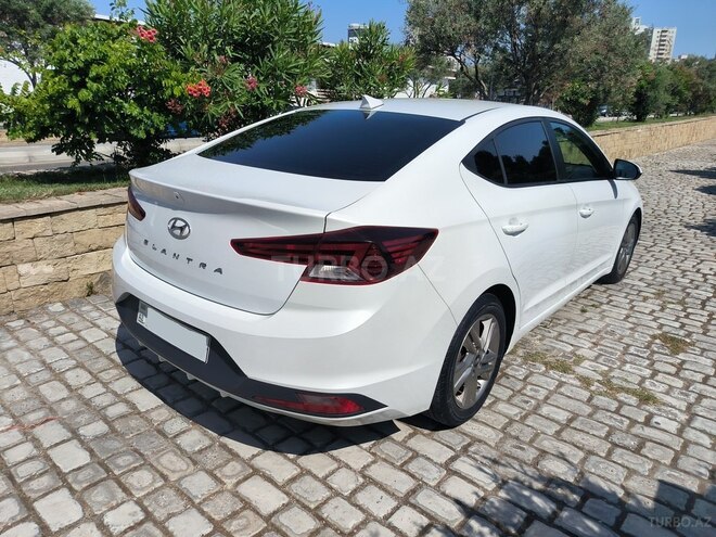 Hyundai Elantra-7