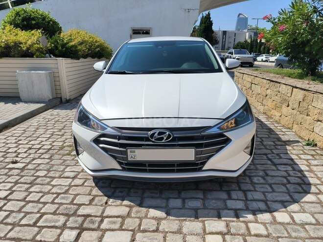 Hyundai Elantra-1