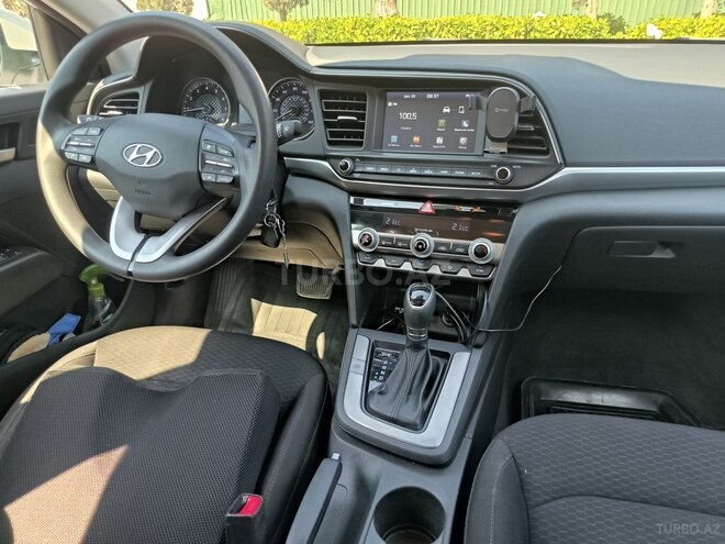 Hyundai Elantra-3