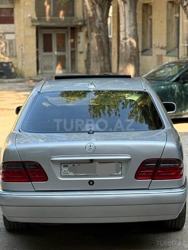Mercedes E 230-5